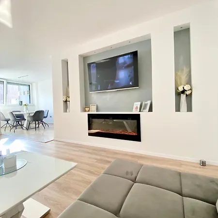 Black & White Hideaway With Garage Appartement *
