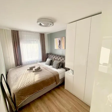 Black & White Hideaway With Garage Ljubljana