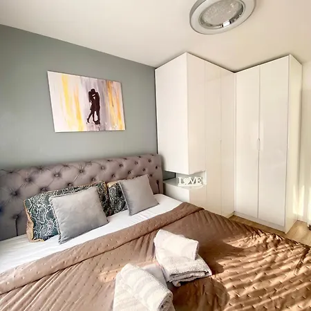 Appartement Black & White Hideaway With Garage *