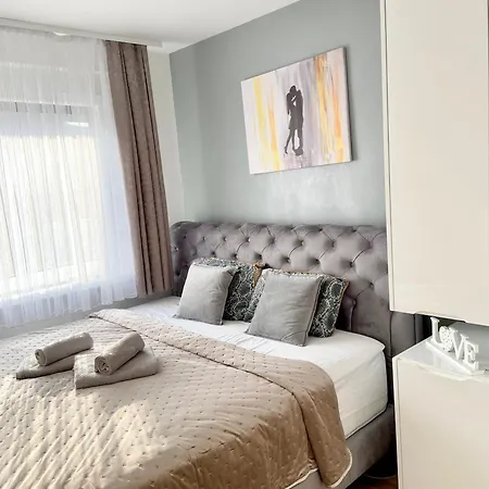 Apartma Black & White Hideaway With Garage