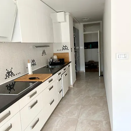 Black & White Hideaway With Garage Ljubljana