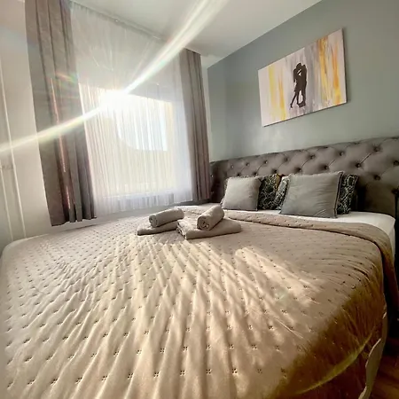 Black & White Hideaway With Garage Apartma Ljubljana