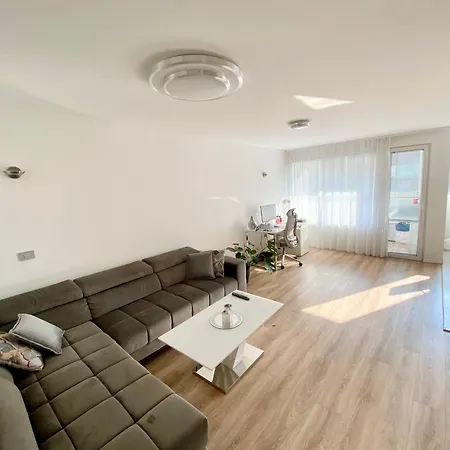 Black & White Hideaway With Garage 公寓 卢布尔雅那