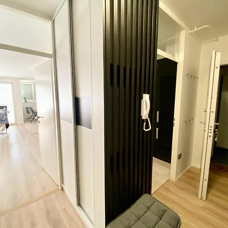 Black & White Hideaway With Garage Ljubljana