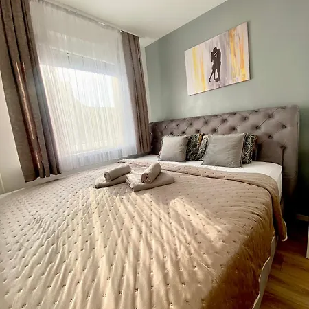 Black & White Hideaway With Garage * 卢布尔雅那