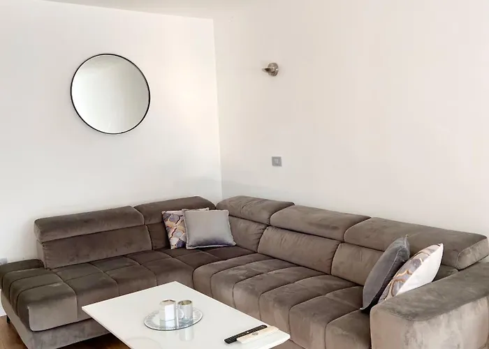 דירה Black & White Hideaway With Garage לובליאנה