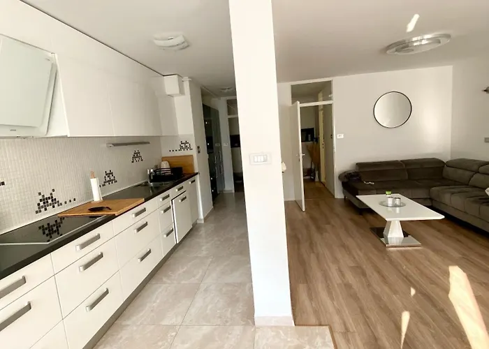 Black & White Hideaway With Garage *