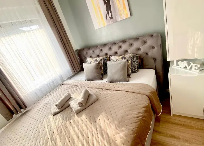 Black & White Hideaway With Garage *