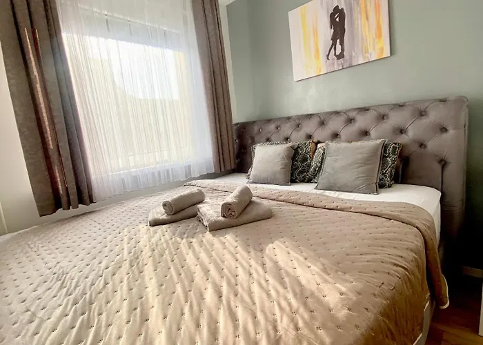 Black & White Hideaway With Garage * 류블랴나